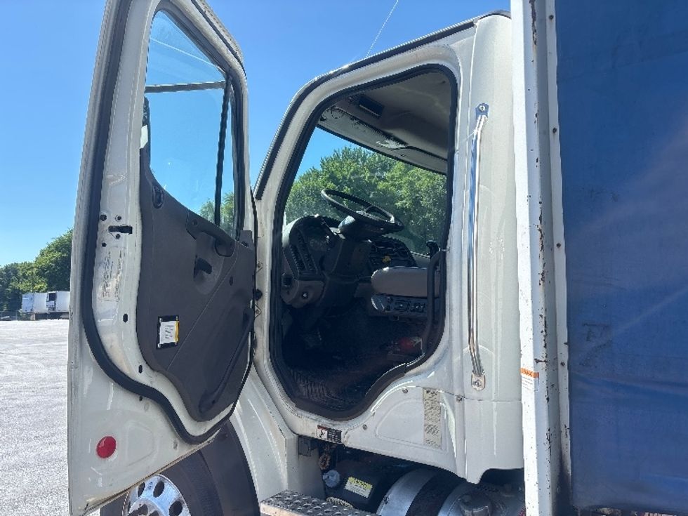 Medium Duty Box Truck-Light and Medium Duty Trucks-Freightliner-2018-M211264S-Burlington-NJ-334,766\n\t\tmiles-$ 69,000 - Image 15