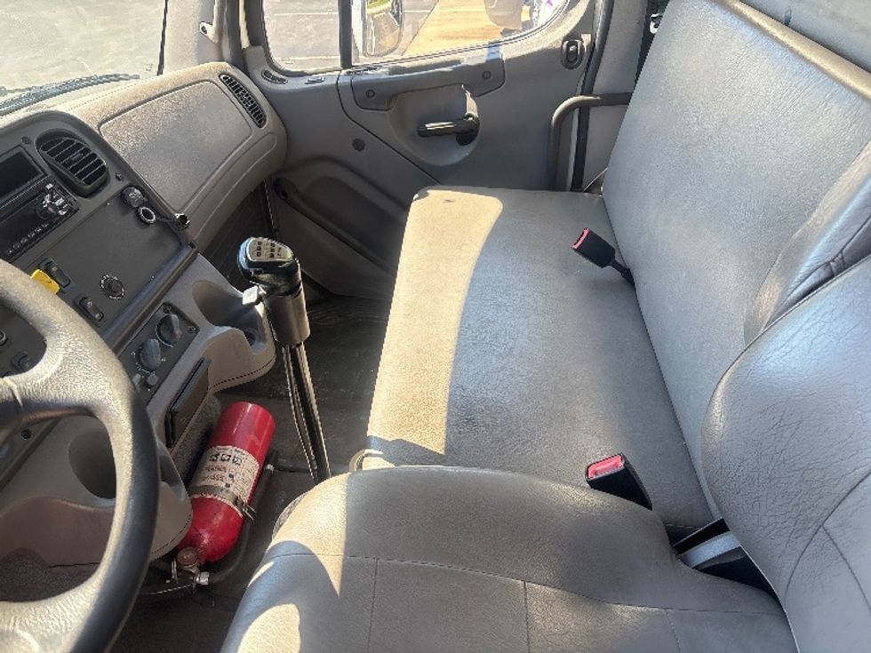 Medium Duty Box Truck-Light and Medium Duty Trucks-Freightliner-2018-M211264S-Burlington-NJ-334,766\n\t\tmiles-$ 69,000 - Image 18