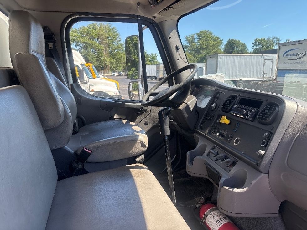 Medium Duty Box Truck-Light and Medium Duty Trucks-Freightliner-2018-M211264S-Burlington-NJ-334,766\n\t\tmiles-$ 69,000 - Image 21
