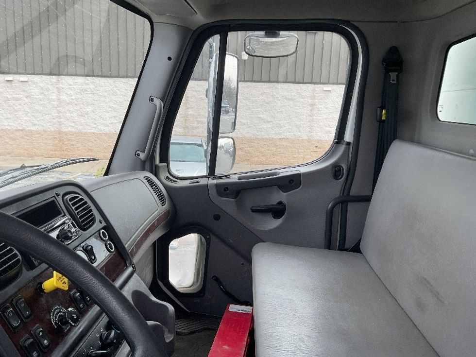 Medium Duty Box Truck-Light and Medium Duty Trucks-Freightliner-2018-M211264S-Canton-OH-524,560\n\t\tmiles-$ 65,500 - Image 19
