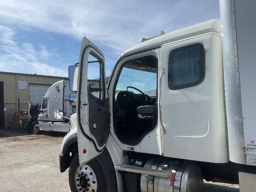 Medium Duty Box Truck-Light and Medium Duty Trucks-Freightliner-2018-M211264S-Harrisburg-PA-159,201\n\t\tmiles-$ 88,250 - Image 15