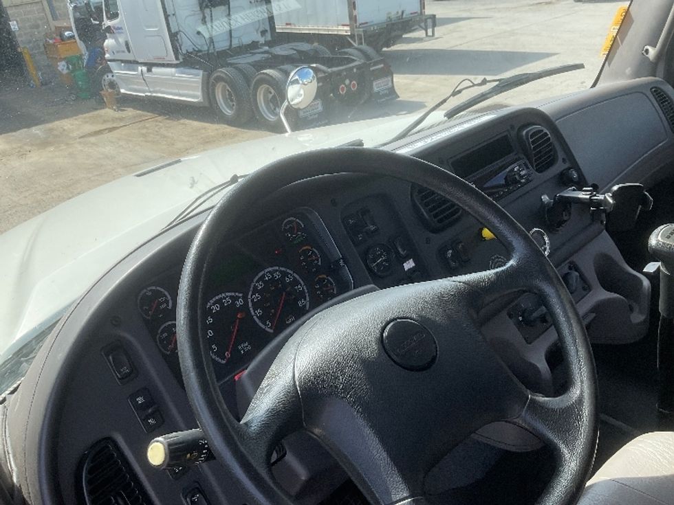 Medium Duty Box Truck-Light and Medium Duty Trucks-Freightliner-2018-M211264S-Harrisburg-PA-159,201\n\t\tmiles-$ 88,250 - Image 16