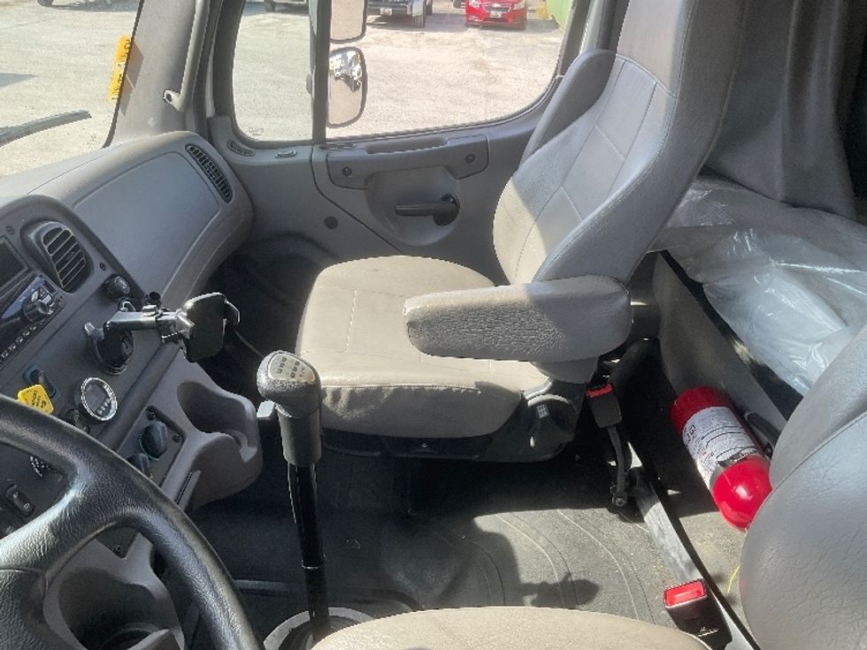 Medium Duty Box Truck-Light and Medium Duty Trucks-Freightliner-2018-M211264S-Harrisburg-PA-159,201\n\t\tmiles-$ 88,250 - Image 18