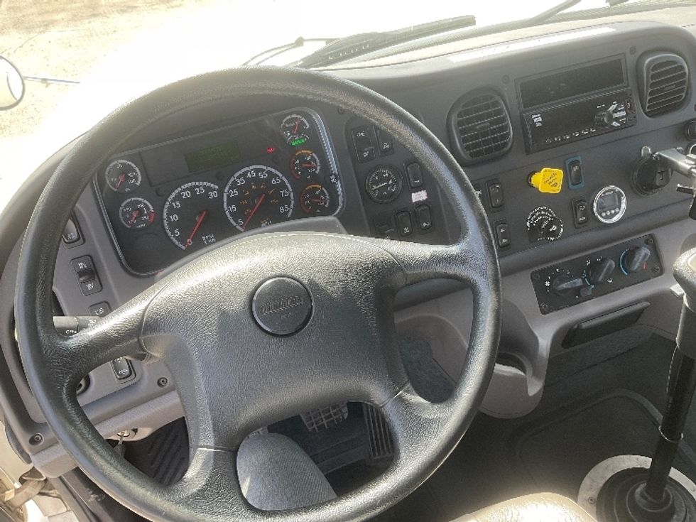 Medium Duty Box Truck-Light and Medium Duty Trucks-Freightliner-2018-M211264S-Harrisburg-PA-159,201\n\t\tmiles-$ 88,250 - Image 17