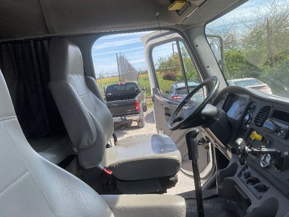 Medium Duty Box Truck-Light and Medium Duty Trucks-Freightliner-2018-M211264S-Harrisburg-PA-159,201\n\t\tmiles-$ 88,250 - Image 21