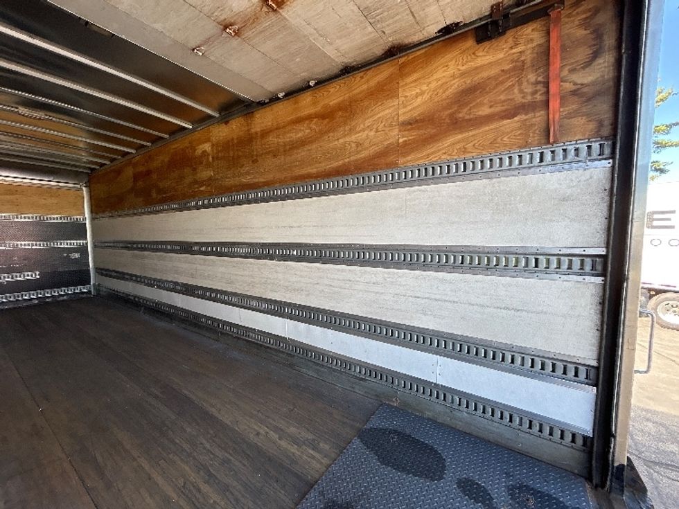 Medium Duty Box Truck-Light and Medium Duty Trucks-Freightliner-2018-M211264S-Londonderry-NH-118,845\n\t\tmiles-$ 79,250 - Image 12