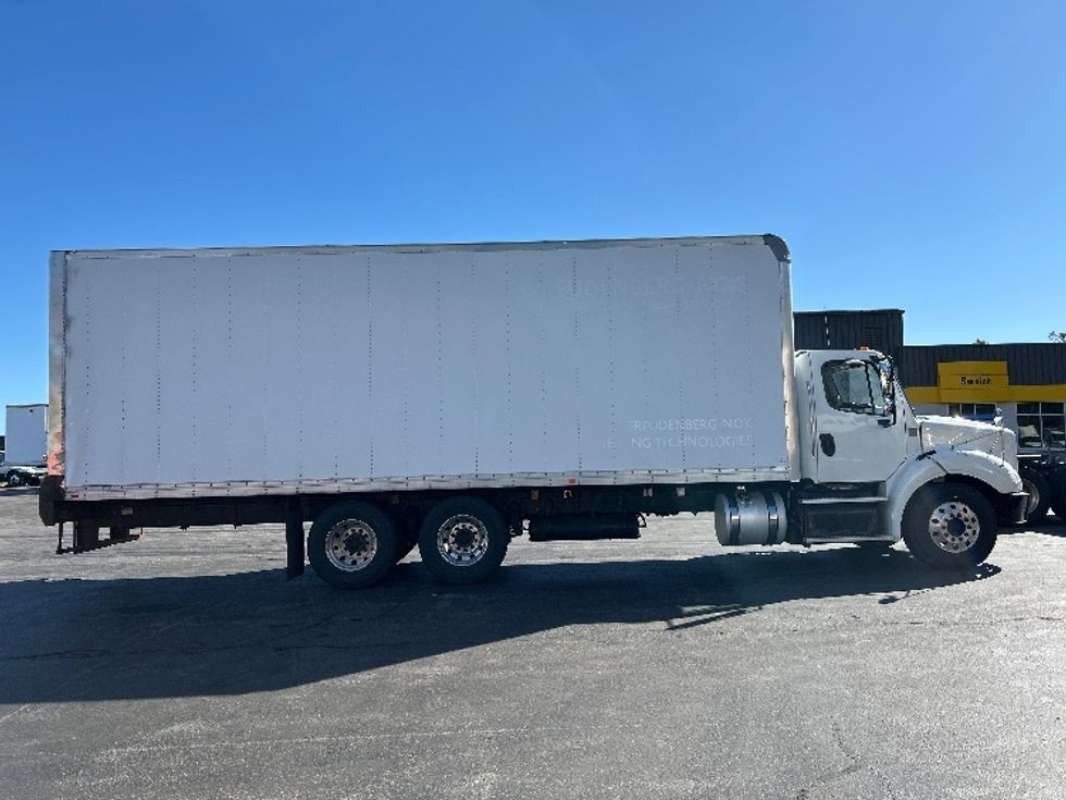 Medium Duty Box Truck-Light and Medium Duty Trucks-Freightliner-2018-M211264S-Londonderry-NH-118,845\n\t\tmiles-$ 79,250 - Image 15