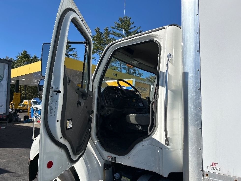 Medium Duty Box Truck-Light and Medium Duty Trucks-Freightliner-2018-M211264S-Londonderry-NH-118,845\n\t\tmiles-$ 79,250 - Image 16
