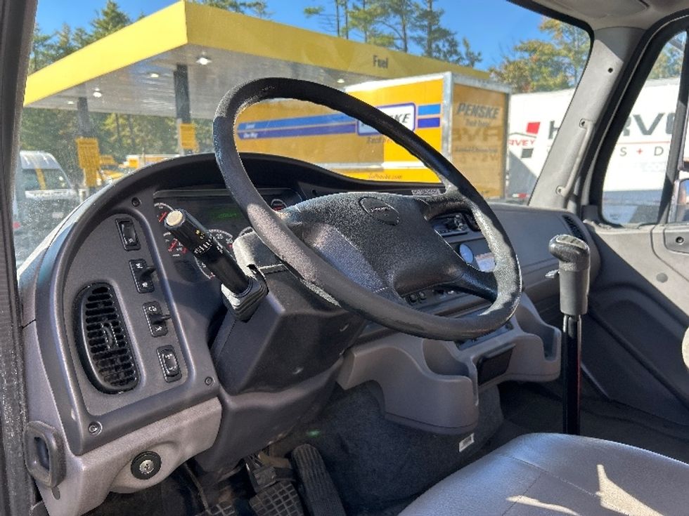 Medium Duty Box Truck-Light and Medium Duty Trucks-Freightliner-2018-M211264S-Londonderry-NH-118,845\n\t\tmiles-$ 79,250 - Image 17