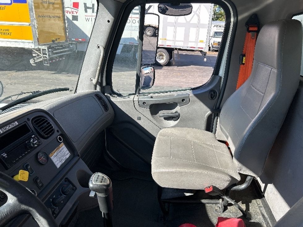 Medium Duty Box Truck-Light and Medium Duty Trucks-Freightliner-2018-M211264S-Londonderry-NH-118,845\n\t\tmiles-$ 79,250 - Image 19