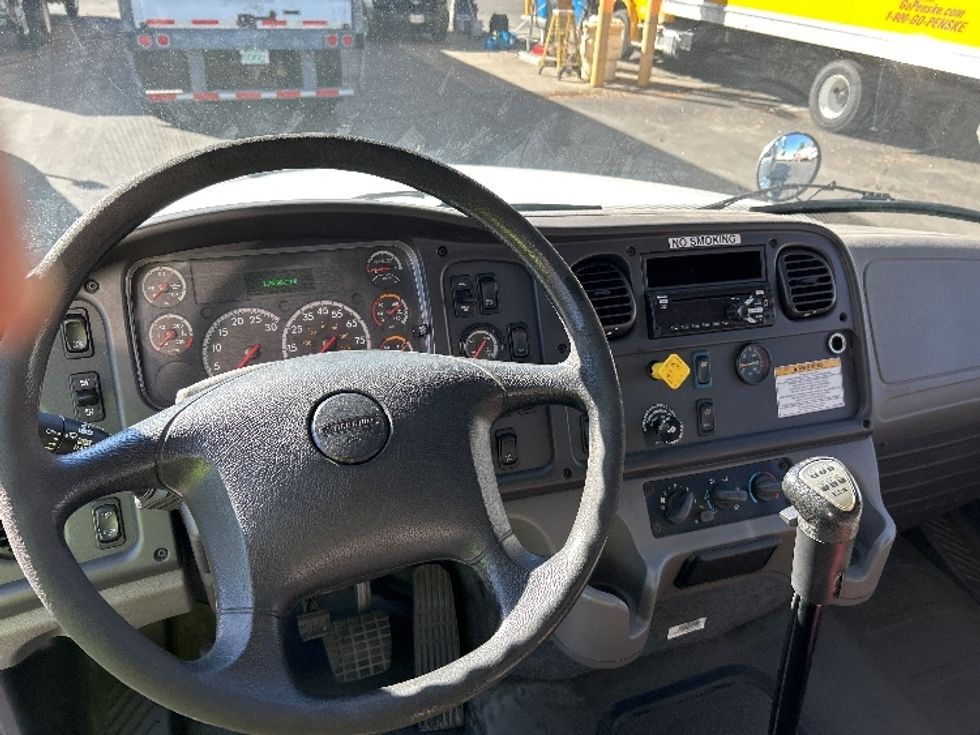 Medium Duty Box Truck-Light and Medium Duty Trucks-Freightliner-2018-M211264S-Londonderry-NH-118,845\n\t\tmiles-$ 79,250 - Image 18