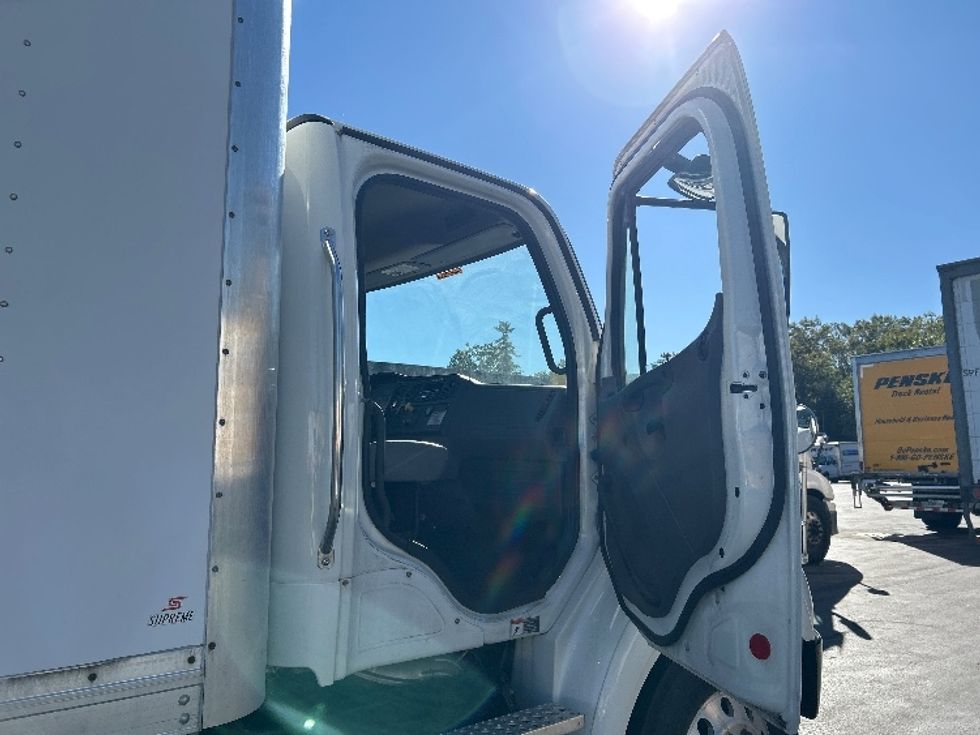 Medium Duty Box Truck-Light and Medium Duty Trucks-Freightliner-2018-M211264S-Londonderry-NH-118,845\n\t\tmiles-$ 79,250 - Image 20