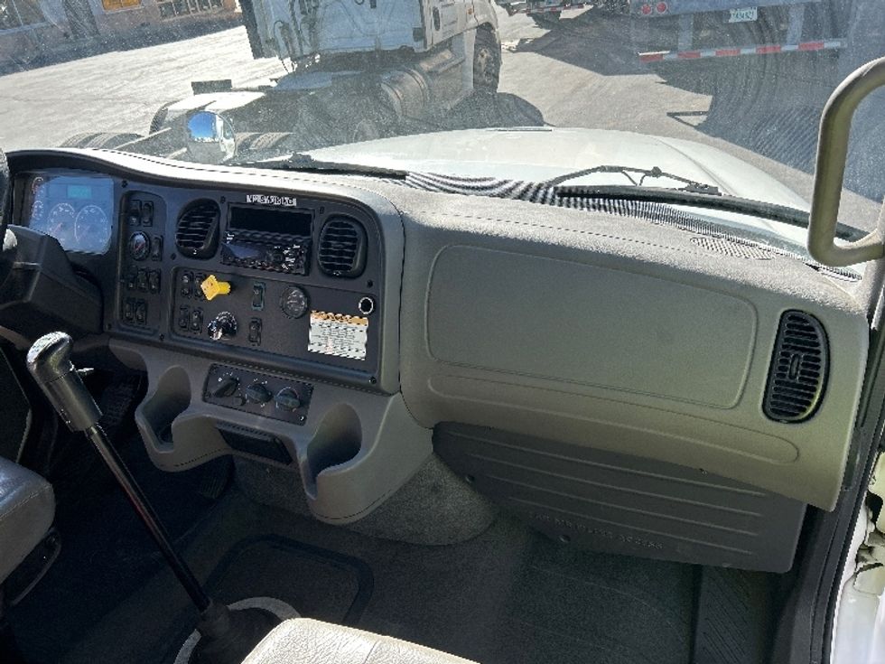 Medium Duty Box Truck-Light and Medium Duty Trucks-Freightliner-2018-M211264S-Londonderry-NH-118,845\n\t\tmiles-$ 79,250 - Image 21