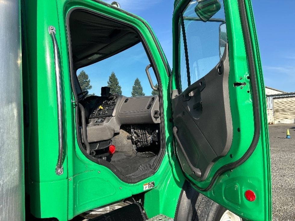 Medium Duty Box Truck-Light and Medium Duty Trucks-Freightliner-2018-M211264S-West Sacramento-CA-259,723\n\t\tmiles-$ 75,750 - Image 16