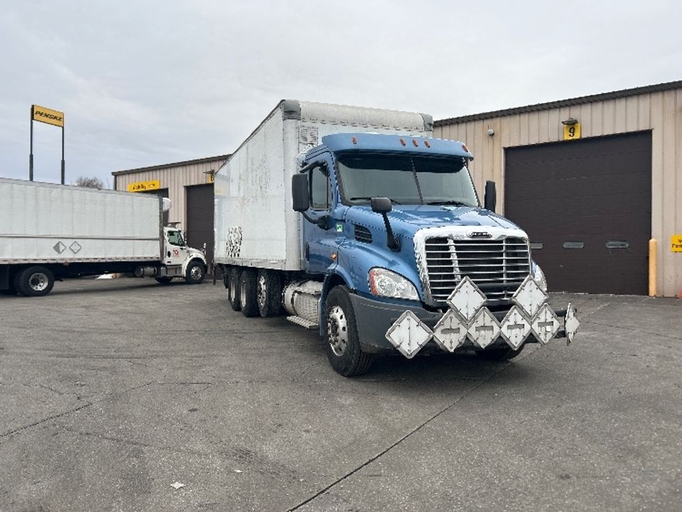 Medium Duty Box Truck-Light and Medium Duty Trucks-Freightliner-2018-X11384S-Chicopee-MA-407,260\n\t\tmiles-$ 79,750 - Image 1