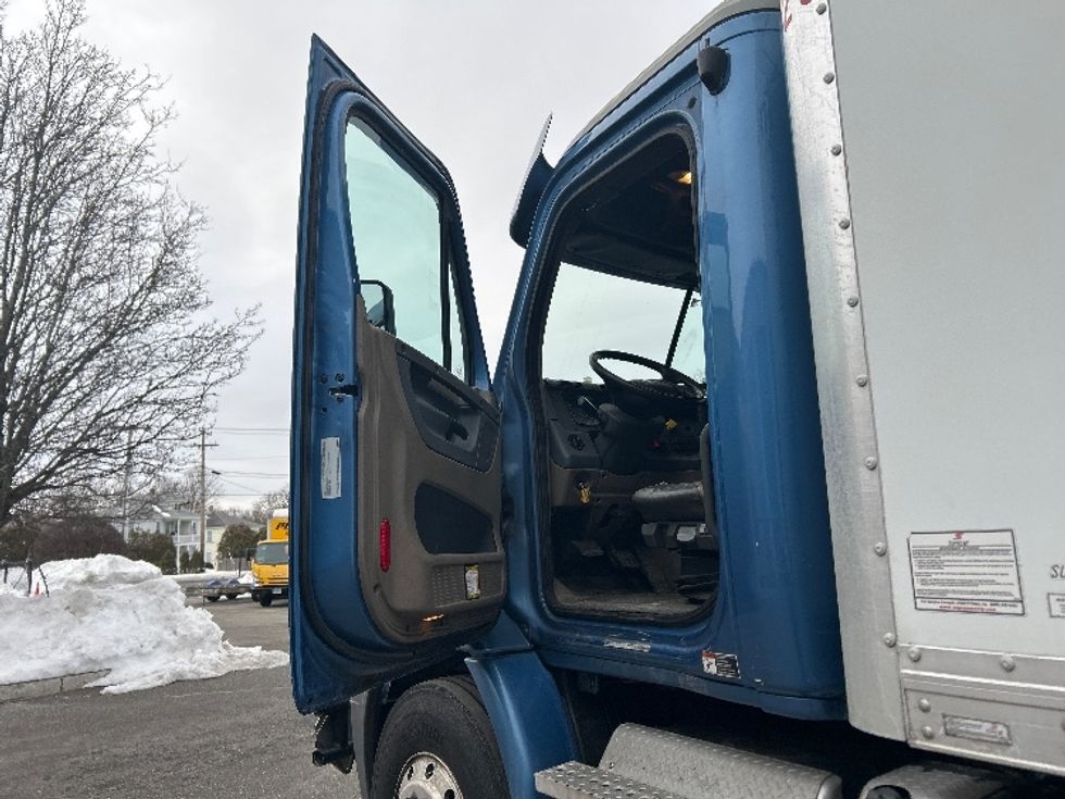 Medium Duty Box Truck-Light and Medium Duty Trucks-Freightliner-2018-X11384S-Chicopee-MA-407,260\n\t\tmiles-$ 79,750 - Image 16