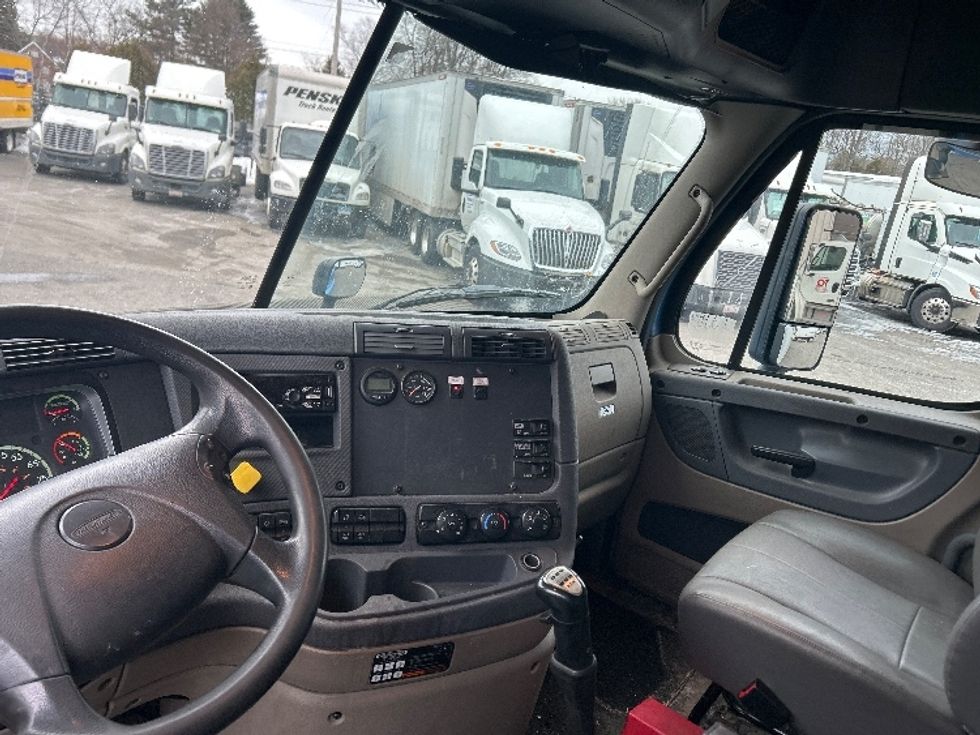 Medium Duty Box Truck-Light and Medium Duty Trucks-Freightliner-2018-X11384S-Chicopee-MA-407,260\n\t\tmiles-$ 79,750 - Image 17