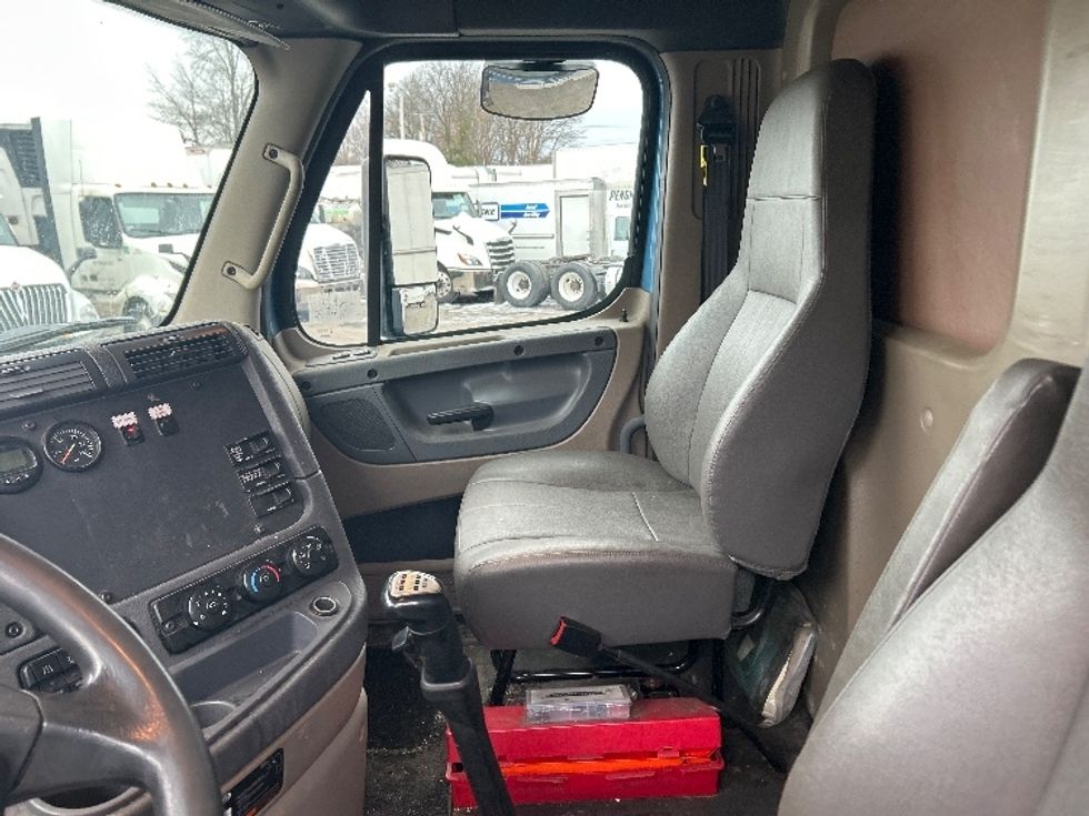 Medium Duty Box Truck-Light and Medium Duty Trucks-Freightliner-2018-X11384S-Chicopee-MA-407,260\n\t\tmiles-$ 79,750 - Image 19