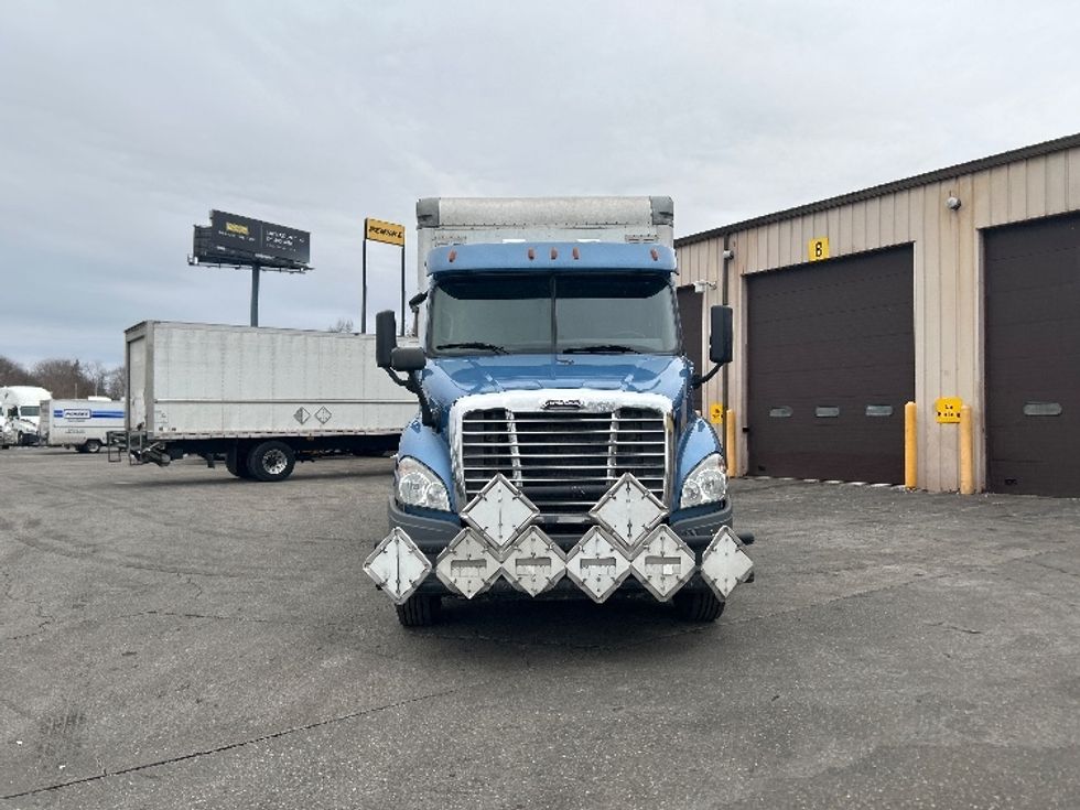 Medium Duty Box Truck-Light and Medium Duty Trucks-Freightliner-2018-X11384S-Chicopee-MA-407,260\n\t\tmiles-$ 79,750 - Image 2