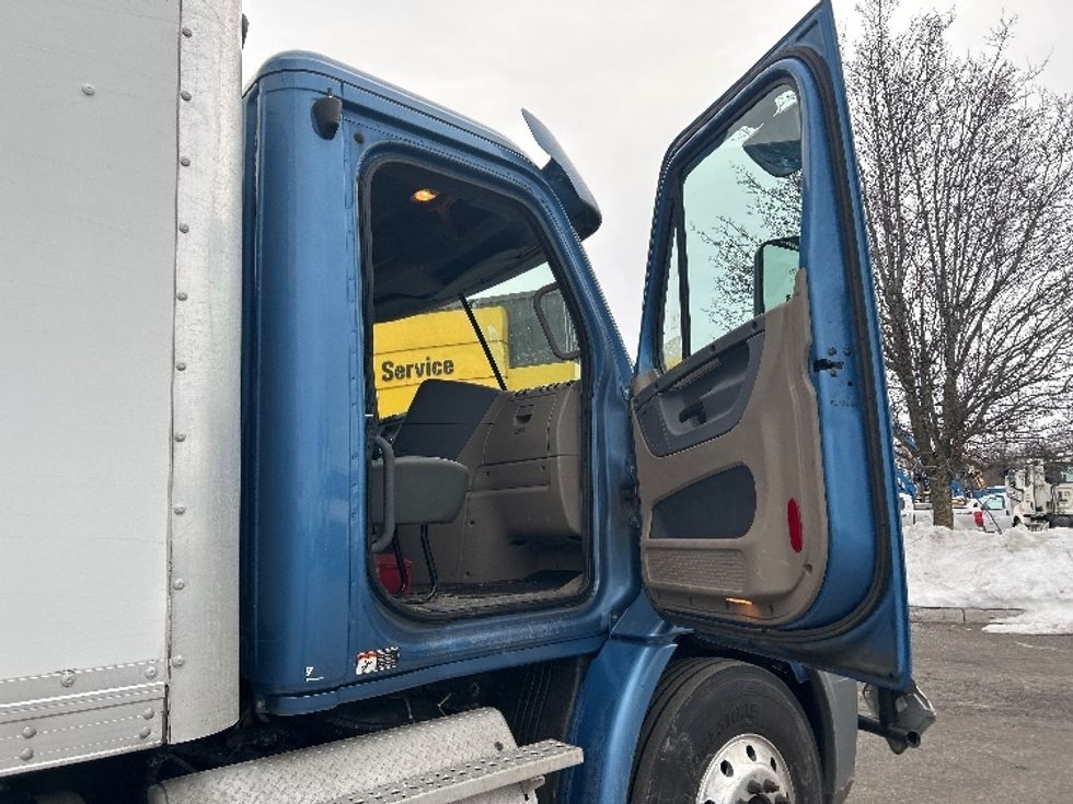 Medium Duty Box Truck-Light and Medium Duty Trucks-Freightliner-2018-X11384S-Chicopee-MA-407,260\n\t\tmiles-$ 79,750 - Image 20