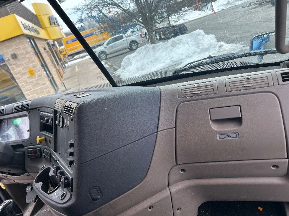 Medium Duty Box Truck-Light and Medium Duty Trucks-Freightliner-2018-X11384S-Chicopee-MA-407,260\n\t\tmiles-$ 79,750 - Image 21