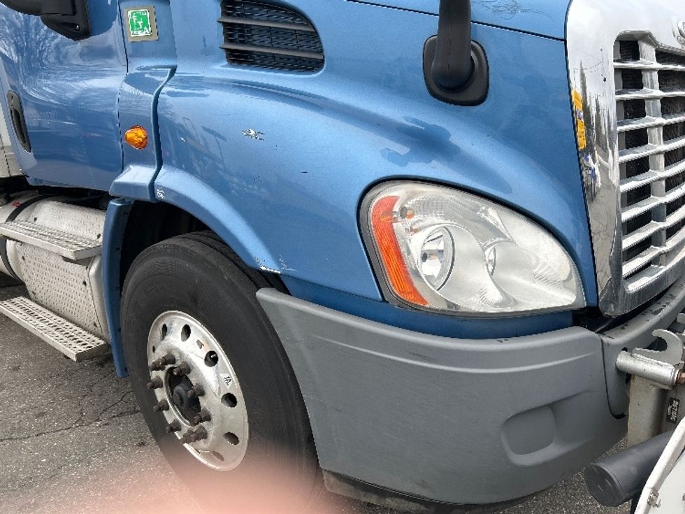 Medium Duty Box Truck-Light and Medium Duty Trucks-Freightliner-2018-X11384S-Chicopee-MA-407,260\n\t\tmiles-$ 79,750 - Image 29