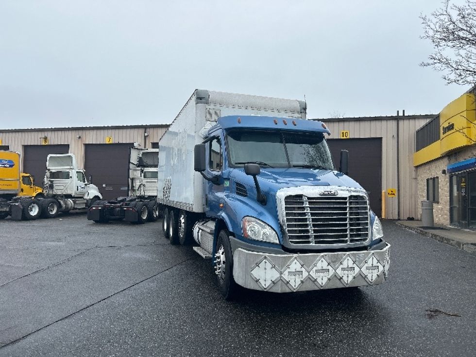 Medium Duty Box Truck-Light and Medium Duty Trucks-Freightliner-2018-X11384S-Chicopee-MA-451,117\n\t\tmiles-$ 78,000 - Image 1
