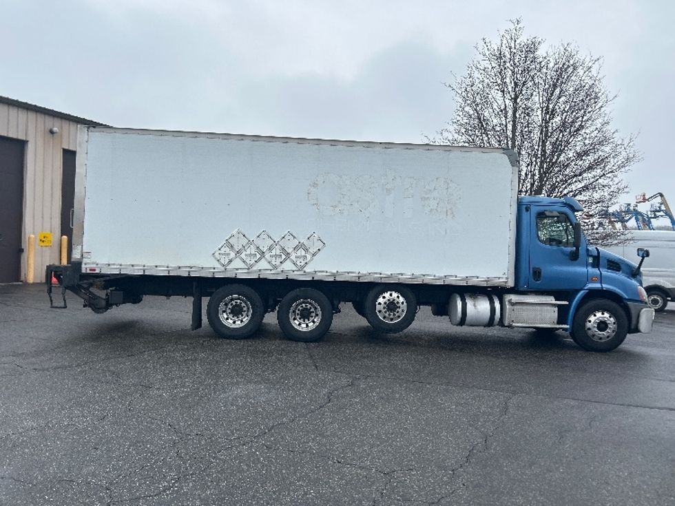 Medium Duty Box Truck-Light and Medium Duty Trucks-Freightliner-2018-X11384S-Chicopee-MA-451,117\n\t\tmiles-$ 78,000 - Image 15