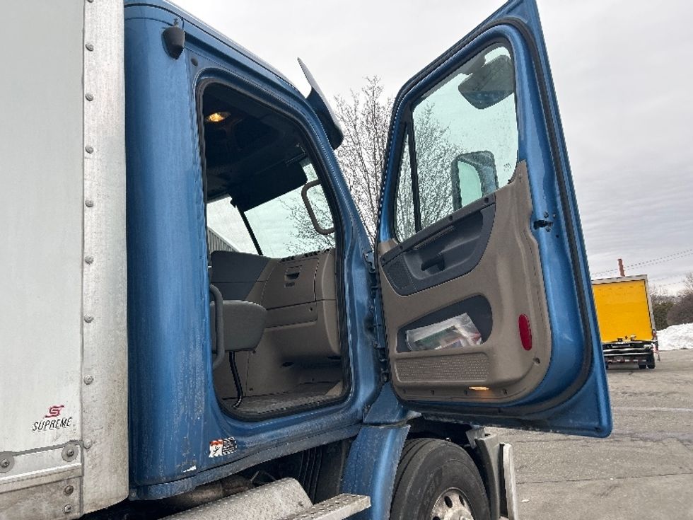 Medium Duty Box Truck-Light and Medium Duty Trucks-Freightliner-2018-X11384S-Chicopee-MA-451,117\n\t\tmiles-$ 78,000 - Image 20