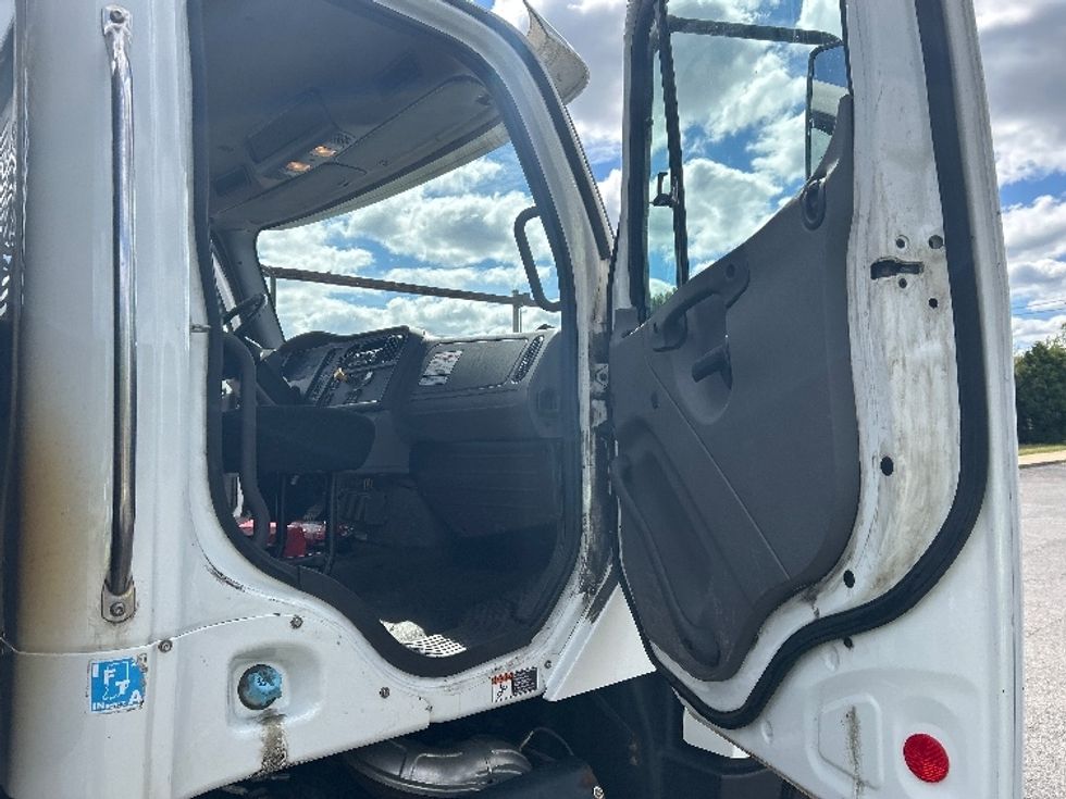 Medium Duty Box Truck-Light and Medium Duty Trucks-Freightliner-2019-114SD-Rochester-NY-365,022\n\t\tmiles-$ 82,500 - Image 20