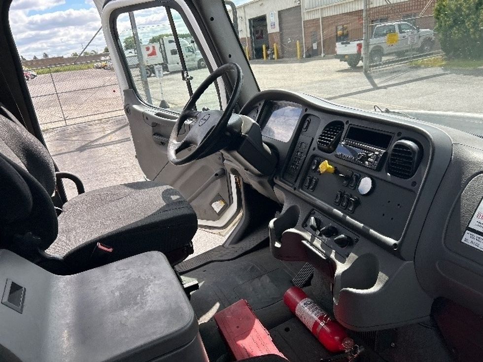 Medium Duty Box Truck-Light and Medium Duty Trucks-Freightliner-2019-114SD-Rochester-NY-365,022\n\t\tmiles-$ 82,500 - Image 22