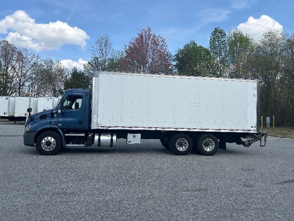 Medium Duty Box Truck-Light and Medium Duty Trucks-Freightliner-2019-Cascadia X11364S-Greensboro-NC-589,835\n\t\tmiles-$ 77,750 - Image 4