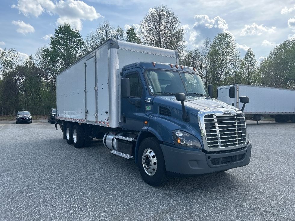 Medium Duty Box Truck-Light and Medium Duty Trucks-Freightliner-2019-Cascadia X11364S-Greensboro-NC-589,835\n\t\tmiles-$ 77,750 - Image 1