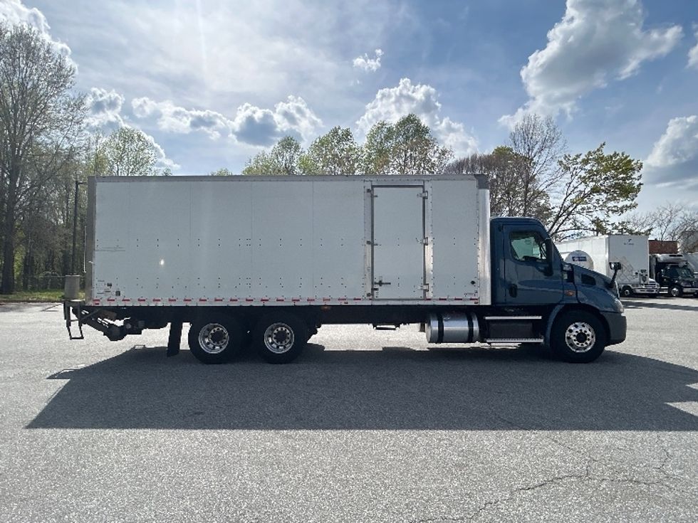 Medium Duty Box Truck-Light and Medium Duty Trucks-Freightliner-2019-Cascadia X11364S-Greensboro-NC-589,835\n\t\tmiles-$ 77,750 - Image 15