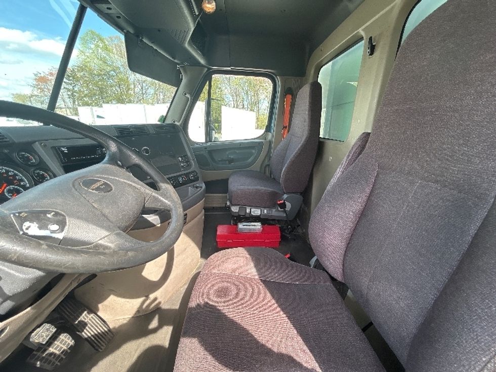 Medium Duty Box Truck-Light and Medium Duty Trucks-Freightliner-2019-Cascadia X11364S-Greensboro-NC-589,835\n\t\tmiles-$ 77,750 - Image 19