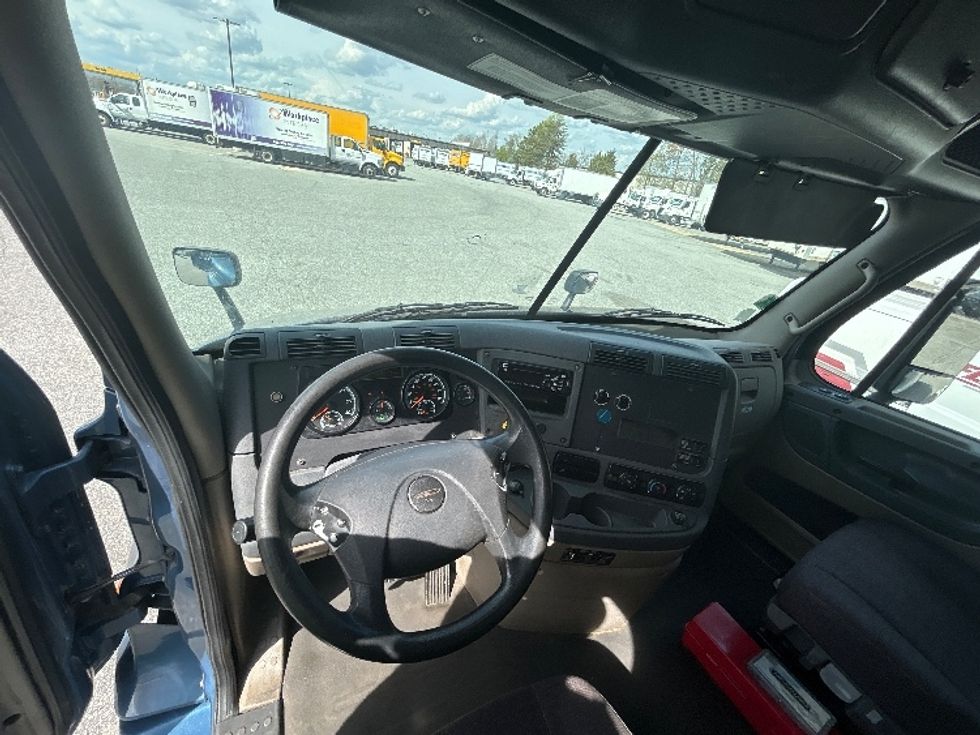 Medium Duty Box Truck-Light and Medium Duty Trucks-Freightliner-2019-Cascadia X11364S-Greensboro-NC-589,835\n\t\tmiles-$ 77,750 - Image 17