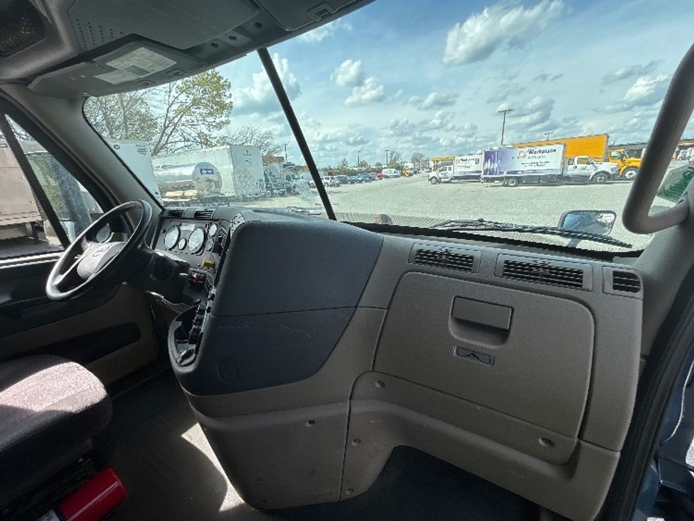 Medium Duty Box Truck-Light and Medium Duty Trucks-Freightliner-2019-Cascadia X11364S-Greensboro-NC-589,835\n\t\tmiles-$ 77,750 - Image 21