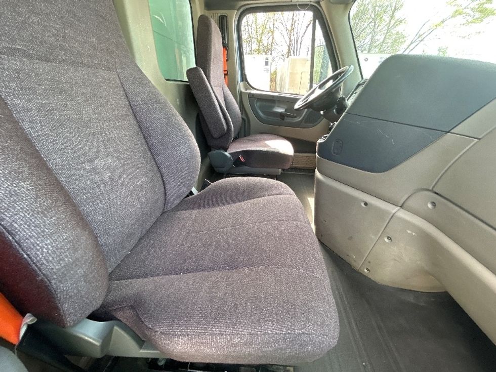 Medium Duty Box Truck-Light and Medium Duty Trucks-Freightliner-2019-Cascadia X11364S-Greensboro-NC-589,835\n\t\tmiles-$ 77,750 - Image 22