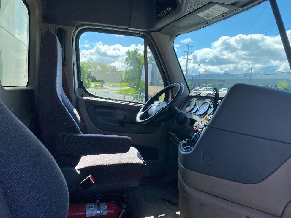 Medium Duty Box Truck-Light and Medium Duty Trucks-Freightliner-2019-Cascadia X11364S-Harrisburg-PA-379,910\n\t\tmiles-$ 84,000 - Image 22