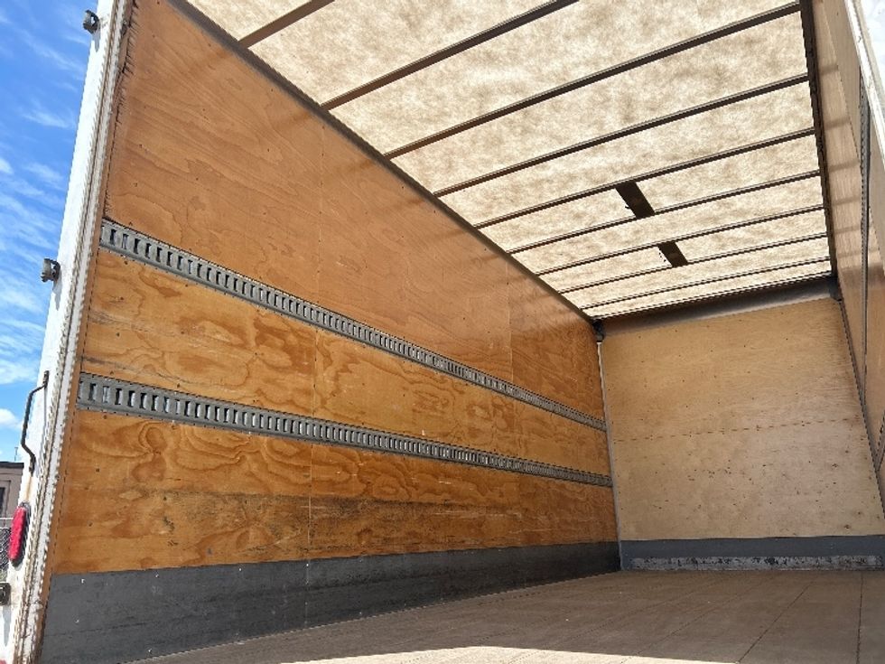 Medium Duty Box Truck-Light and Medium Duty Trucks-Freightliner-2019-M2-Abbotsford-BC-135,707\n\t\tkm-$ 59,250 - Image 10