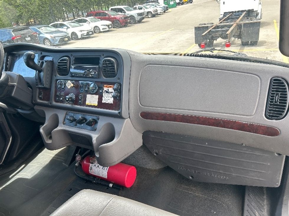 Medium Duty Box Truck-Light and Medium Duty Trucks-Freightliner-2019-M2-Abbotsford-BC-135,707\n\t\tkm-$ 59,250 - Image 20