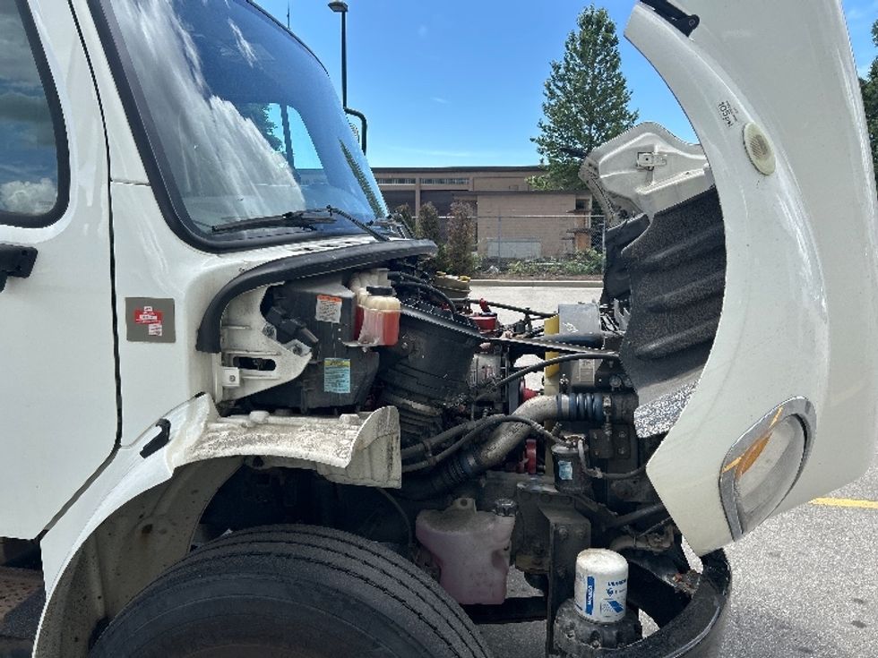 Medium Duty Box Truck-Light and Medium Duty Trucks-Freightliner-2019-M2-Abbotsford-BC-135,707\n\t\tkm-$ 59,250 - Image 22