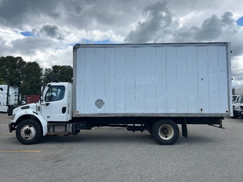 Medium Duty Box Truck-Light and Medium Duty Trucks-Freightliner-2019-M2-Abbotsford-BC-135,707\n\t\tkm-$ 59,250 - Image 4