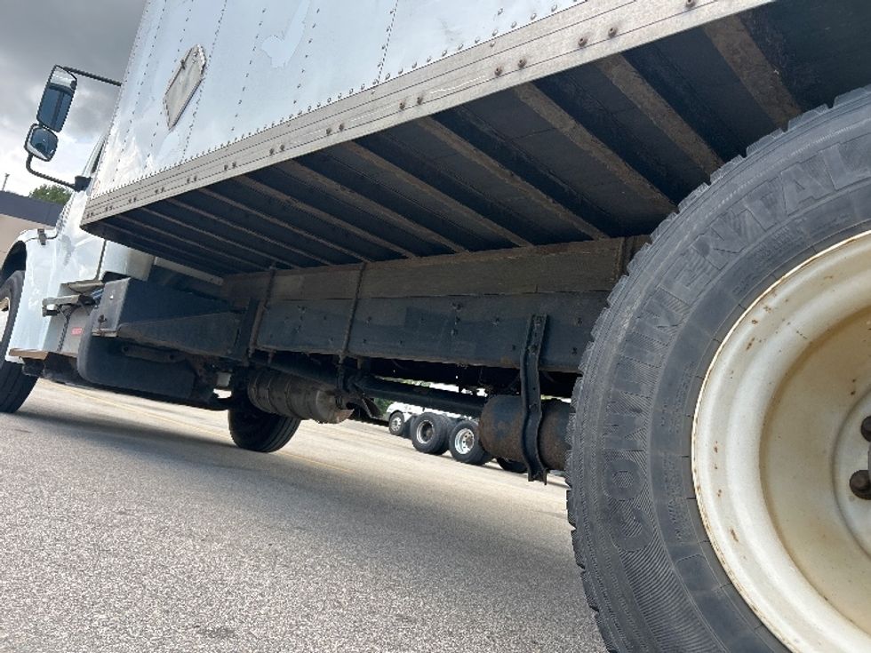 Medium Duty Box Truck-Light and Medium Duty Trucks-Freightliner-2019-M2-Abbotsford-BC-135,707\n\t\tkm-$ 59,250 - Image 5