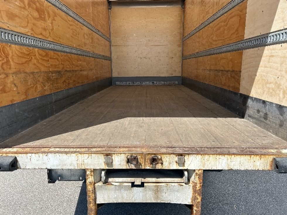 Medium Duty Box Truck-Light and Medium Duty Trucks-Freightliner-2019-M2-Abbotsford-BC-135,707\n\t\tkm-$ 59,250 - Image 9