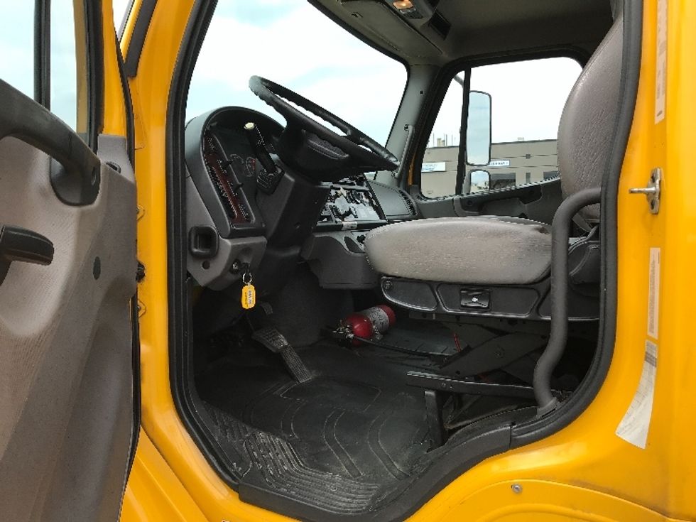 Medium Duty Box Truck-Light and Medium Duty Trucks-Freightliner-2019-M2-Abbotsford-BC-285,901\n\t\tkm-$ 58,750 - Image 16