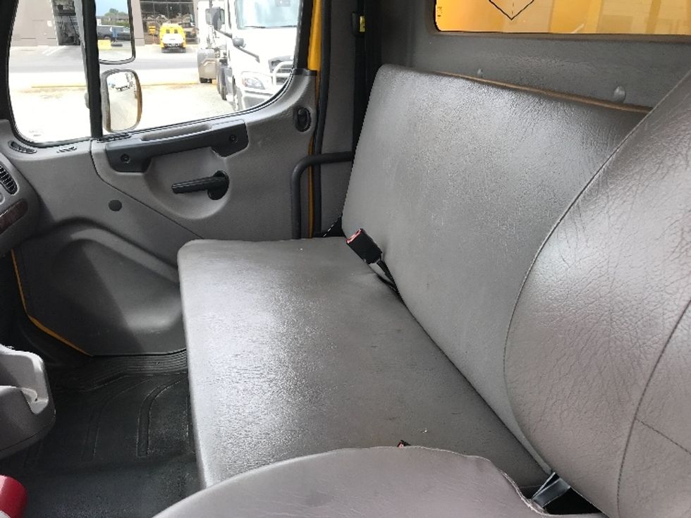 Medium Duty Box Truck-Light and Medium Duty Trucks-Freightliner-2019-M2-Abbotsford-BC-285,901\n\t\tkm-$ 58,750 - Image 19