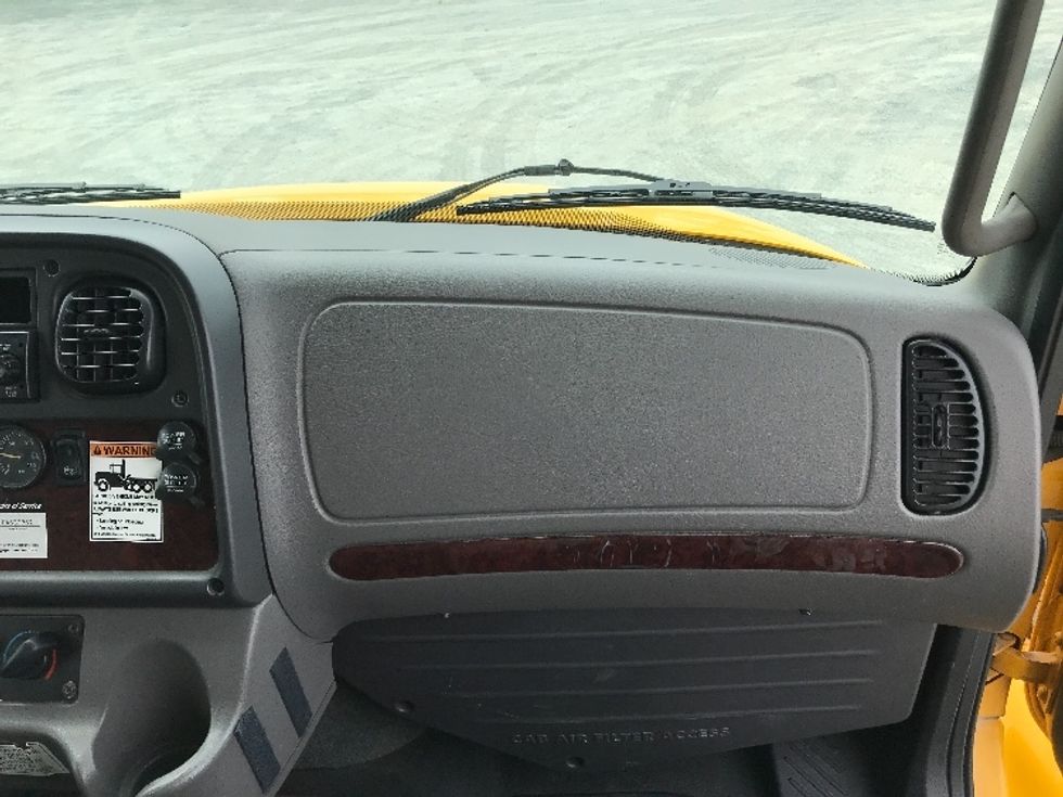 Medium Duty Box Truck-Light and Medium Duty Trucks-Freightliner-2019-M2-Abbotsford-BC-285,901\n\t\tkm-$ 58,750 - Image 21