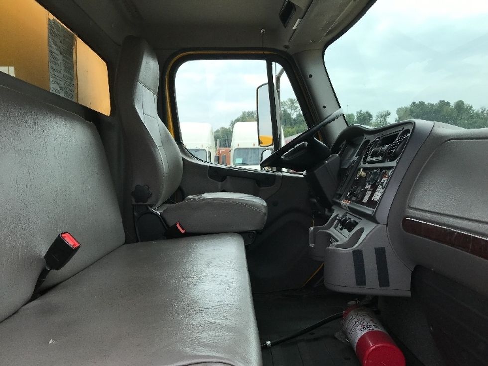 Medium Duty Box Truck-Light and Medium Duty Trucks-Freightliner-2019-M2-Abbotsford-BC-285,901\n\t\tkm-$ 58,750 - Image 22