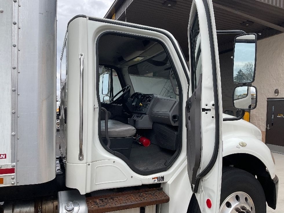 Medium Duty Box Truck-Light and Medium Duty Trucks-Freightliner-2019-M2-Akron-OH-143,409\n\t\tmiles-$ 57,750 - Image 20